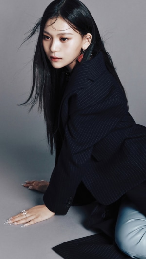 Umji from VIVIZ posing in a suit