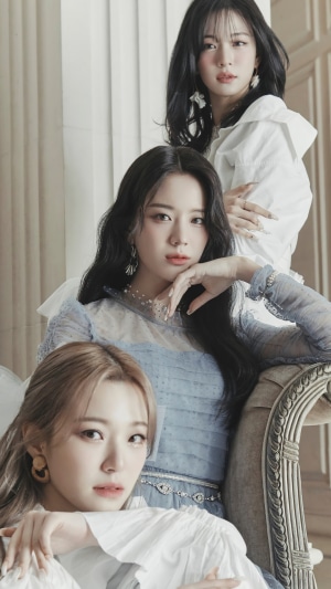 Fromis 9 Kpop group members posing