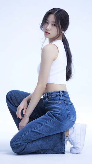 Nakamura Kazuha of LE SSERAFIM in Casual Outfit