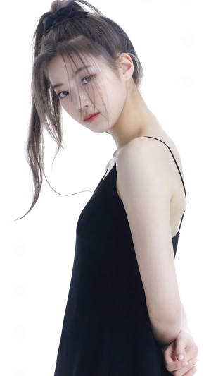 Nakamura Kazuha from LE SSERAFIM in Black Dress