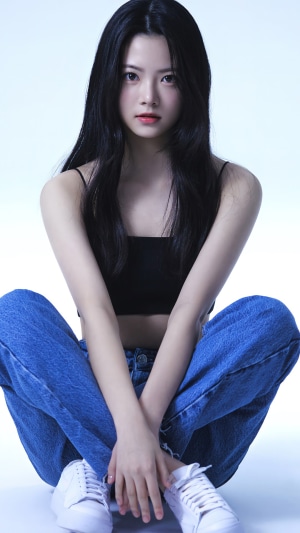 Hong Eunchae Casual Style Portrait