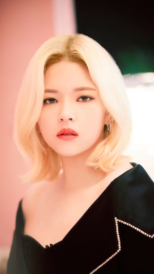 Jeongyeon from TWICE in black outfit