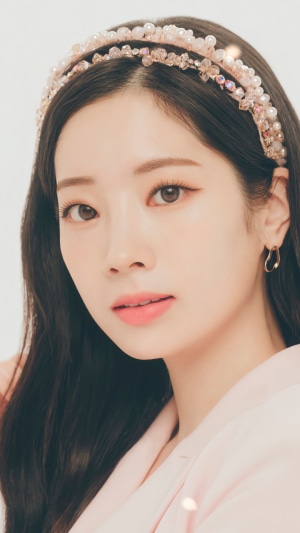 Dahyun from TWICE wearing a pearl headband