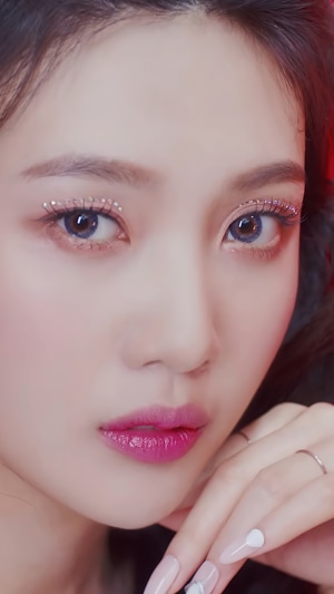 Joy from Red Velvet with sparkling eye makeup