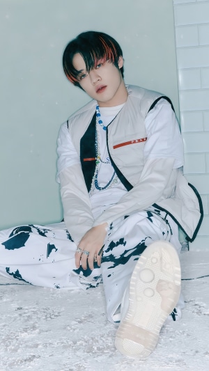 Chenle from NCT DREAM Glitch Mode