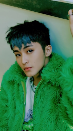 Mark Lee from NCT DREAM Glitch Mode