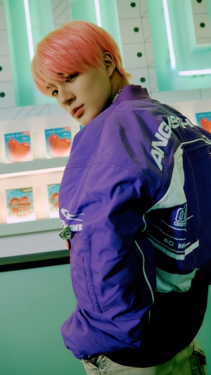 Jeno from NCT DREAM Glitch Mode