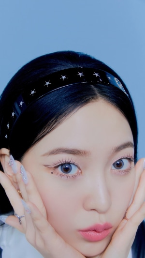 Yeri from Red Velvet with star headband