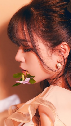Seunghee from Oh My Girl with a flower