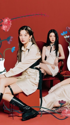 Red Velvet members Seulgi and Irene posing