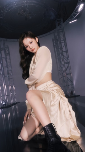 Sullyoon from NMIXX posing in a studio