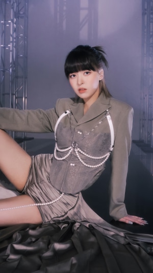 NMIXX Lily Morrow