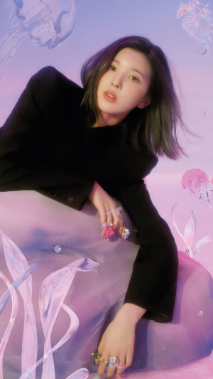 NMIXX Bae Jin-sol in a black jacket with jellyfish