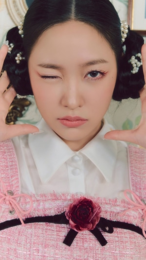 Yeri from Red Velvet with pink outfit