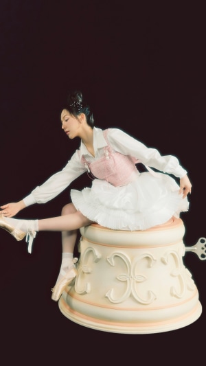 Wendy from Red Velvet on a music box