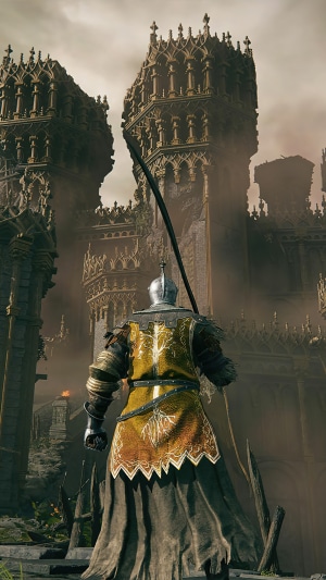 Knight in front of a ruined castle in Elden Ring