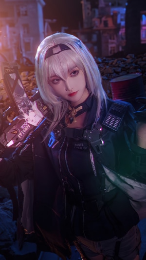 Cosplayer dressed as character from Girls Frontline and Call of Duty Mobile