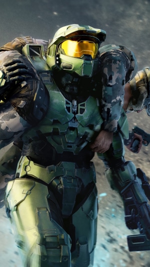 Master Chief from Halo Infinite carrying a soldier