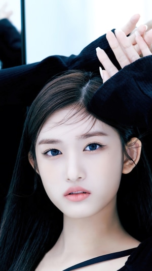 Leeseo from IVE Close-Up Portrait