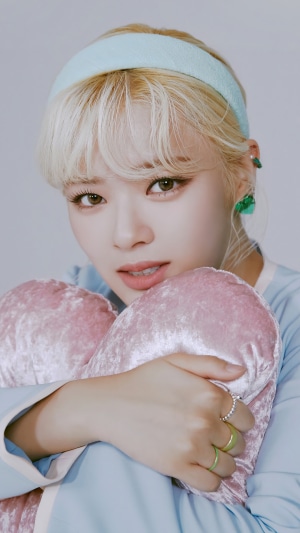 Jeongyeon from TWICE holding a pink pillow