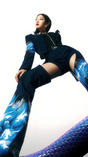 Giselle from Aespa in dark blue outfit with wave pattern