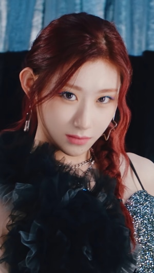 Chaeryeong from ITZY in Sparkling Outfit