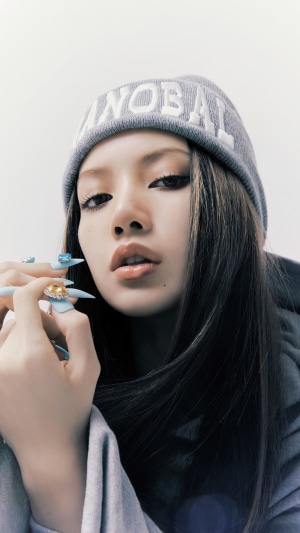 Lalisa Manoban wearing a grey beanie
