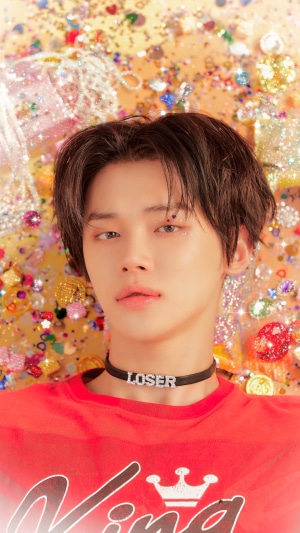 Yeonjun from TXT wearing a choker with 'LOSER' on it