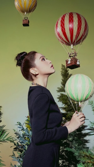 Yeri from Red Velvet with hot air balloons