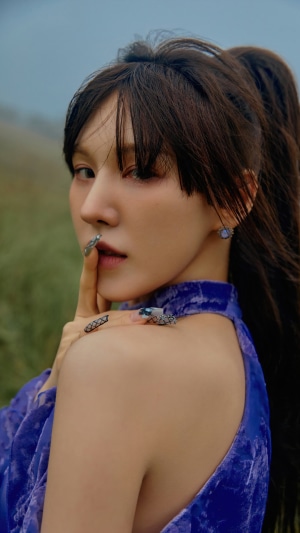 Wendy from Red Velvet posing outdoors