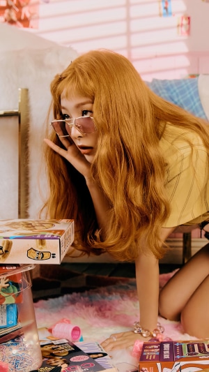 Seulgi from Red Velvet wearing sunglasses