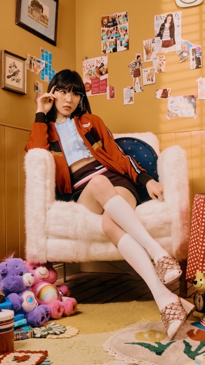 Wendy from Red Velvet sitting in a fluffy chair