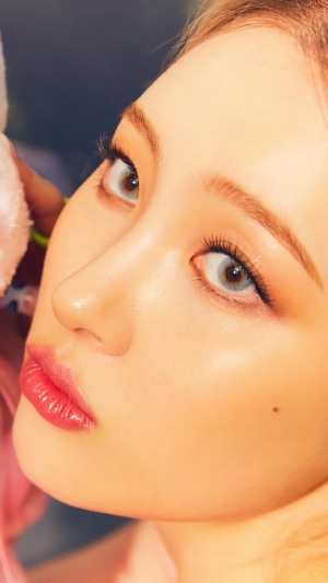 Sunmi Kpop Singer Close-up Portrait