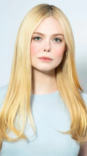 Elle Fanning blonde actress