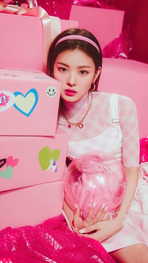 Yoon Sang-ah from Lightsum with pink gifts