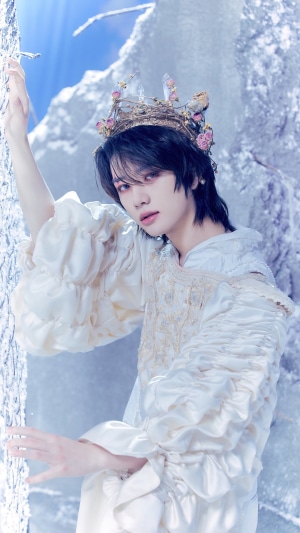 Beomgyu from TXT wearing a crown