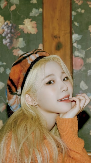 Baek Ji Heon from Fromis 9