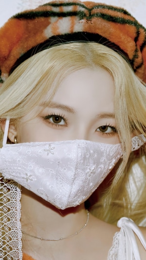 Baek Ji Heon from Fromis 9