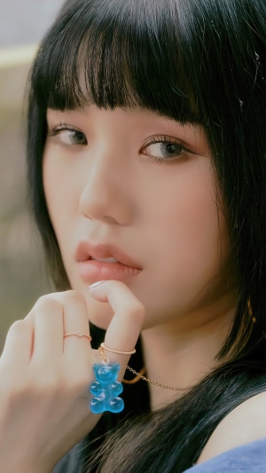 Mimi from Oh My Girl with gummy bear necklace