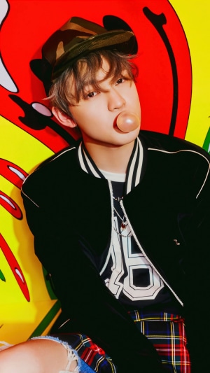 Chenle from NCT Dream chewing bubblegum