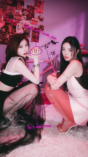 ITZY's Yuna and Chaeryeong from Mafia In The Morning