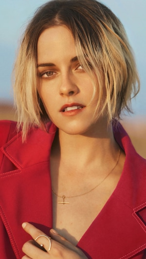 Kristen Stewart in Red Blazer