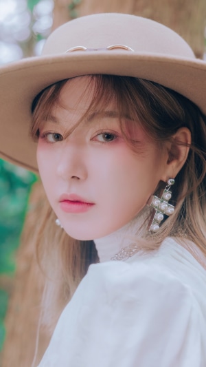 Wendy from Red Velvet wearing a hat and earrings