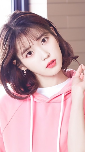 IU (Lee Ji Eun) Kpop singer in pink hoodie