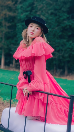 Wendy from Red Velvet wearing a pink dress and hat