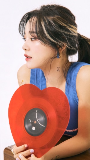 Kim Sejeong holding a heart-shaped vinyl record