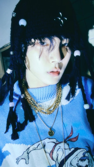 Key from Shinee wearing a blue sweater and black hat