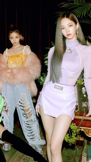 Aespa members Karina and Ningning posing