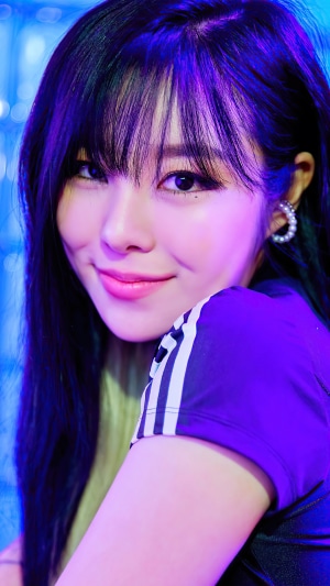 Jung Wheein from MAMAMOO posing with purple lighting