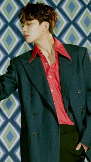 Jeonghan from Seventeen in a retro suit